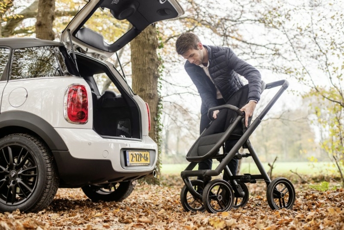 Für den leichten Transport kann der Dubatti One mit nur einer Hand schmal zusammengeklappt werden.
