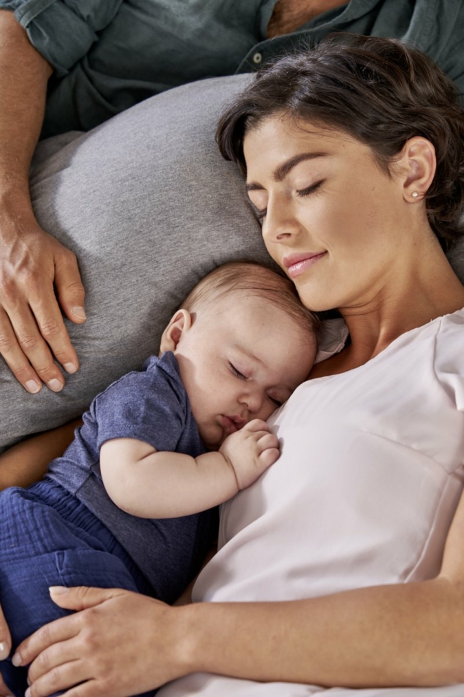 Mutter-und-Baby-schlafen-auf.jpg