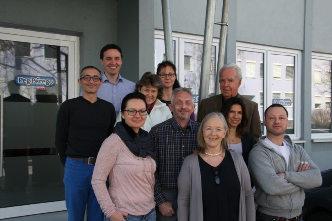 Geschätzter und zudem exklusiver deutscher Vertriebspartner von Peg-Pérego: das PEG-Team in Dachau mit Angelika Gietl (ganz vorne), Walter Gietl...