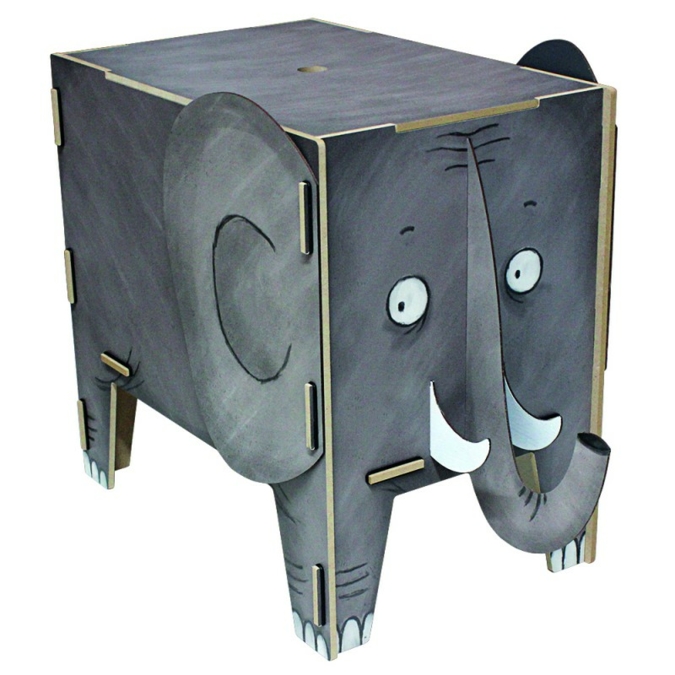 Die Vierbeiner (46 cm x 43 cm x 28,5 cm) müssen zusammengesteckt werden, bevor sie ihre Aufgaben im Kinderzimmer erfüllen.