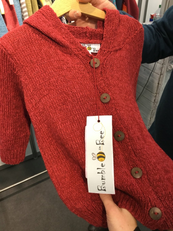 Himalaya-Bumble-Bee-rote-Jacke.jpg