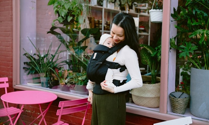 Ergobaby-Omni-Breeze-.jpg