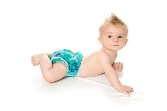 Die atmungsaktive Überhose von PoPoLiNi dient als Auslaufschutz.