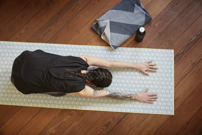 Laessig-YogaMatteDecke.jpg