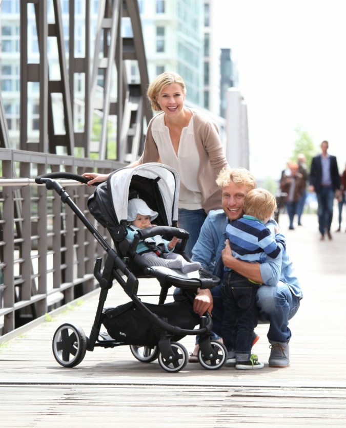 Das Modell clickn move 3: Sicherheit bieten Sonnendach, 5-Punkt-Gurtsystem und Feststellbremsen.