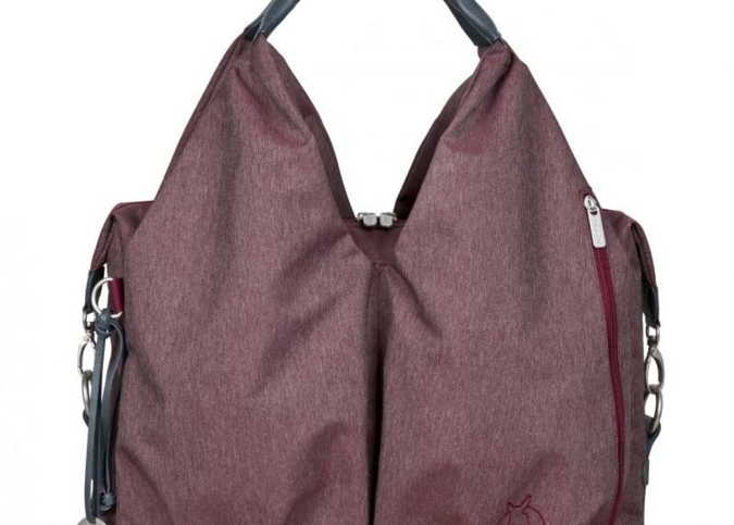 Durch Zugabe von Colorchips erhält die Tasche ihre Farbe, noch bevor die Fasern zu Garn versponnen und zu Stoff gewebt werden.