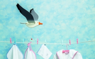 Die kleine eingestickte Möwe ist eine Anspielung auf das Firmenlogo.