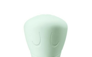 Das NUK-Nachtlicht hat einen aufladbaren Akku, der in Leuchtstufe 1 mindestens zwölf Stunden hält.