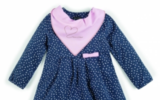 Weicher Stoff und softe Farben sorgen dafür, dass sich das Baby wohl in seiner Haut fühlt.