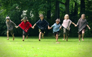 Zum Wohlfühlen gemacht, sind die Mantelets aus dem Hause Helena Auernhammer.