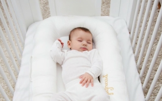 Den Bett-Einsatz gibt es in verschiedenen Farben und Mustern.