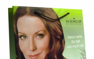 Bei Kröll kombiniert man ausführliche Beratung und aufwändige Druckverfahren, um edle Designs auf die Tasche zu bringen.