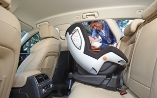 Der leicht durchführbare Wechsel der Ausrichtung des BicareFix sorgt für doppelten Schutz.