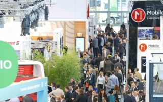 Wegen der starken Nachfrage belegte die EuroShop in Düsseldorf 2014 erstmals 16 statt 15 Hallen.
Foto: Constanze Tillmann