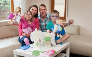 Gemeinsam stark: Familie Braun mit ihren Mutmachern Luma, Malu und Dabea.