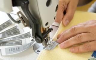 Mit viel Liebe zum Detail fertigt man bei Ernst Feiler in Hohenberg a. d. Eger.
