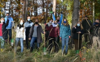 Lansinoh-Baumpflanzaktion.jpg