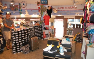 Auf Sylt gibts Strandpiraten, RocknRoll und natürlich coole Kindermode von Jens Heising.