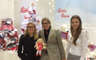 PR-Frau Renate Wildenhain (l.), Christian Keller und Hanna Simon