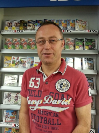 Rainer Trapp bietet den Großvätern bei „Spielwaren Bald“ zielgerichtet Klassiker an.