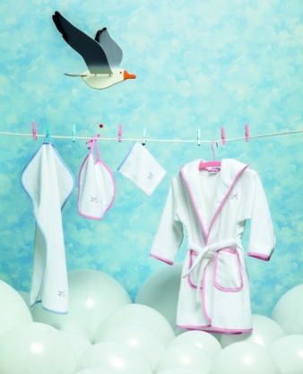 Die kleine eingestickte Möwe ist eine Anspielung auf das Firmenlogo.