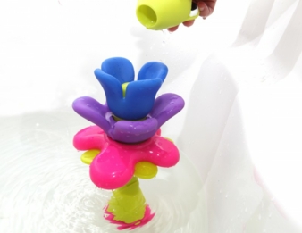 Mit Froggy ist das Baden gar nicht mehr langweilig - auch er lässt sich auseinandernehmen.