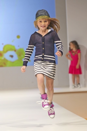 Große Sprünge macht bei uns die Kindermodebranche im Juli. Foto: Gaultier, © Luna media