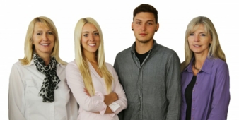 Von der nächsten Generation mit Elena Semsch und Alexander Schneider (Mitte) werden die beiden Schwestern und SANDINI-Gründerinnen Angelika Semsc...