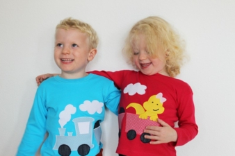 Nur zusammen ein Ganzes: Der „Zwillingszug“ verbindet die Kinder.