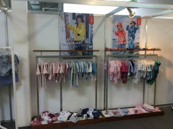 Am Stand der Handelsagentur Oliver Kühn.