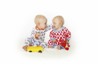 STURE&LISA: Wollen wir zusammen eine Mütze Sch(l)af nehmen? Auch wenns eigentlich für die Katz‘ ist. Verlorene Lebenszeit und so …