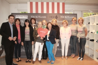 Das Team von „Nickis“ in Rottach-Egern mit dem Geschäftsführer Philipp Bächstädt (links) und der Gründerin Elke Bächstädt (3. v. r.).