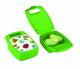 Merchandising-Artikel aus Kunststoff ergänzen die Kollektion.