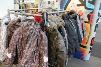 Mit Jacken aus der BREP-Kollektion von XS-EXES gehen die Kids topmodisch in den nächsten Winter.