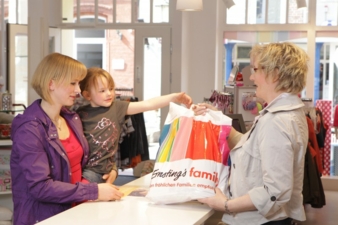 Nicht verwunderlich: Frauen kaufen durchschnittlich länger ein als Männer.