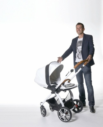 INDY heißt das neue Modell von Gesslein, das Alexander Popp hier stolz präsentiert. Foto: Gert Klaus