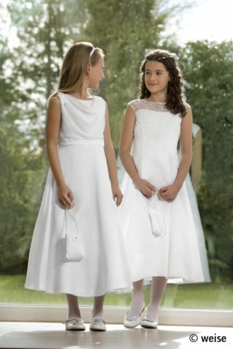 In Weiß zur Kommunion: Besonders gefragt sind Slim-Kleider von BianCorella.
