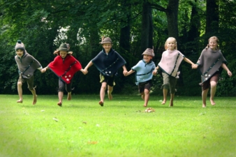 Zum Wohlfühlen gemacht, sind die Mantelets aus dem Hause Helena Auernhammer.