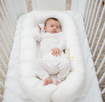 Den Bett-Einsatz gibt es in verschiedenen Farben und Mustern.