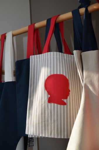 Arbeitsgrundlage für Kindskopf Berlin ist die Technik des Schattenrisses.