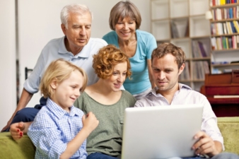 Ob beim Online-Shopping oder im stationären Geschäft: Um verschiedene Käufergruppen anzusprechen, müssen sich Unternehmen auf den demografische...