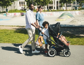 The-Smart-Family-walk-e.jpg