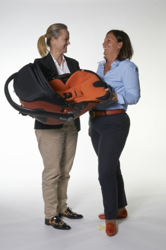 Bettina Würstl (rechts) zusammen mit Sabine Schrenk, Head of Marketing & PR kiddy.