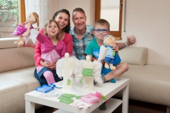 Gemeinsam stark: Familie Braun mit ihren Mutmachern Luma, Malu und Dabea.
