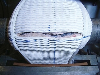 Während der Dauerbiegeprüfung gab die Laufsohle des C&A-Modells früh auf und brach komplett durch.