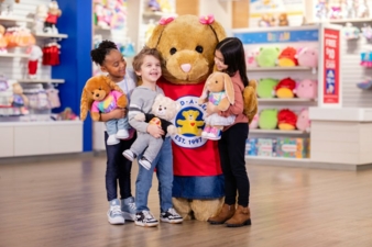 Build-A-Bear-Filiale-mit-Kindern-Copyright-Build-A-Bear-Workshop.jpg