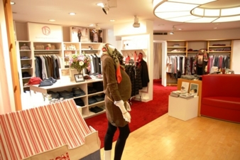 Das edle Interieur und die feine Auswahl der Kollektionen zeugen auch in der Abteilung für Schwangerschaftsmode vom hohen Qualitätsbewusstsein, d...