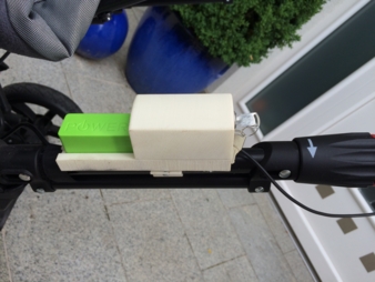 Kinderwagen_Bremse_Griff