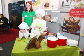 Birgit Wenz , Becherkueche.de, mit dem Backset Kinderleichte Becherküche